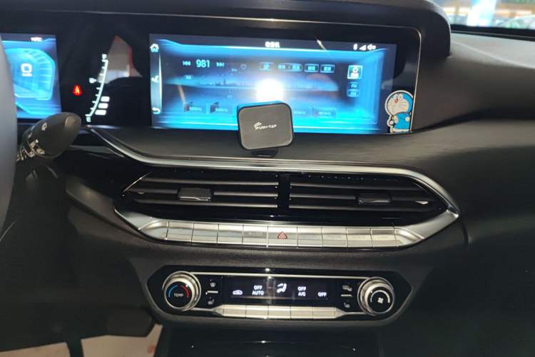 Used Bestune T77 2021 PRO 280 TID Automatic Luxury Model Audio And AC Panel