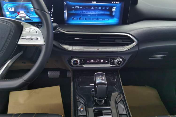 Used Bestune T77 2021 PRO 280 TID Automatic Luxury Model Audio And AC Panel