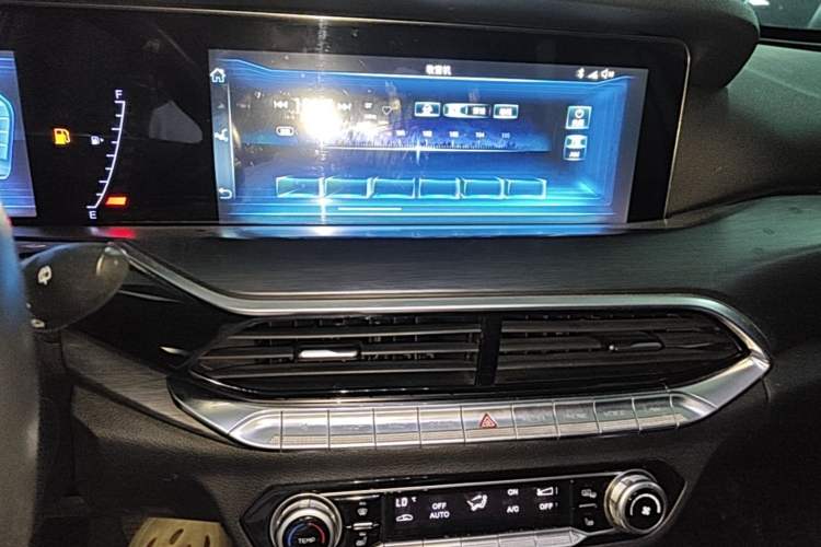 Used Bestune T77 2021 PRO 280 TID Automatic Luxury Model Audio And AC Panel