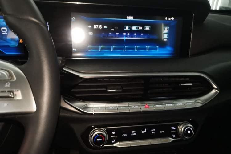 Used Bestune T77 2021 PRO 280 TID Automatic Luxury Model Audio And AC Panel