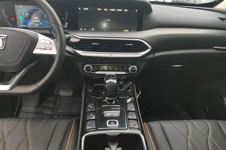 Used Bestune T77 2021 PRO 280 TID Automatic Luxury Model Audio And AC Panel