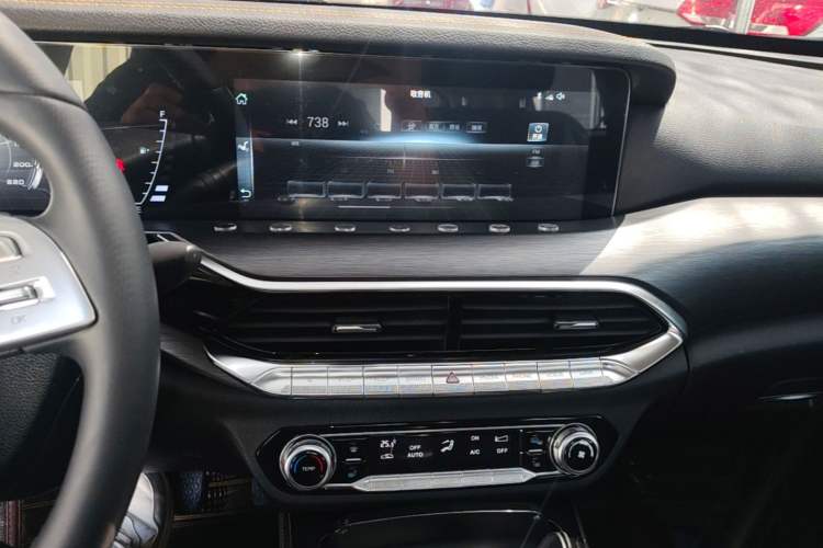 Used Bestune T77 2021 PRO 280 TID Automatic Luxury Model Audio And AC Panel