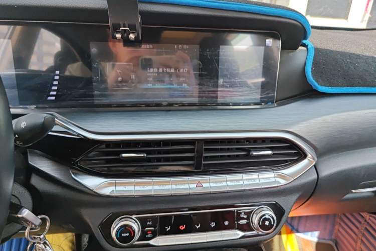 Used Bestune T77 2021 PRO 280 TID Automatic Elite Model Audio And AC Panel