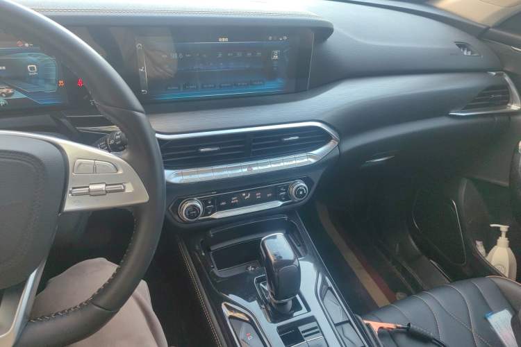 Used Bestune T77 2021 PRO 280 TID Automatic Luxury Model Audio And AC Panel