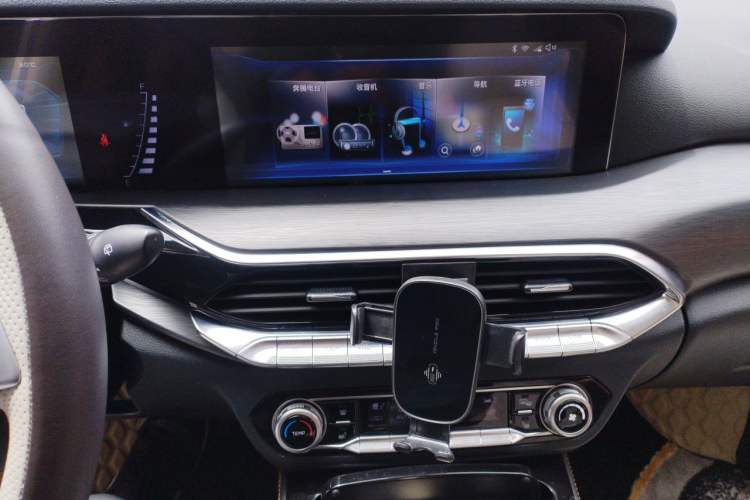 Used Bestune T77 2021 PRO 280 TID Automatic Luxury Model Audio And AC Panel