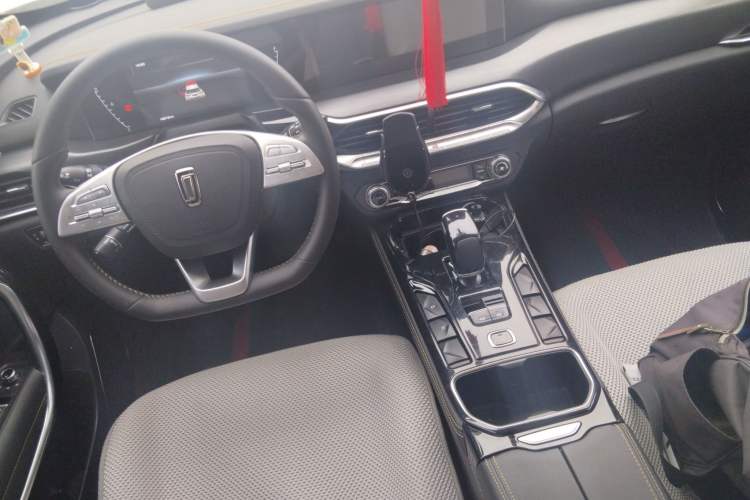 Used Bestune T77 2021 PRO 280 TID Automatic Luxury Model Center Console