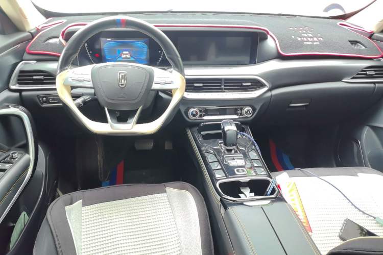 Used Bestune T77 2021 PRO 280 TID Automatic Luxury Model Center Console