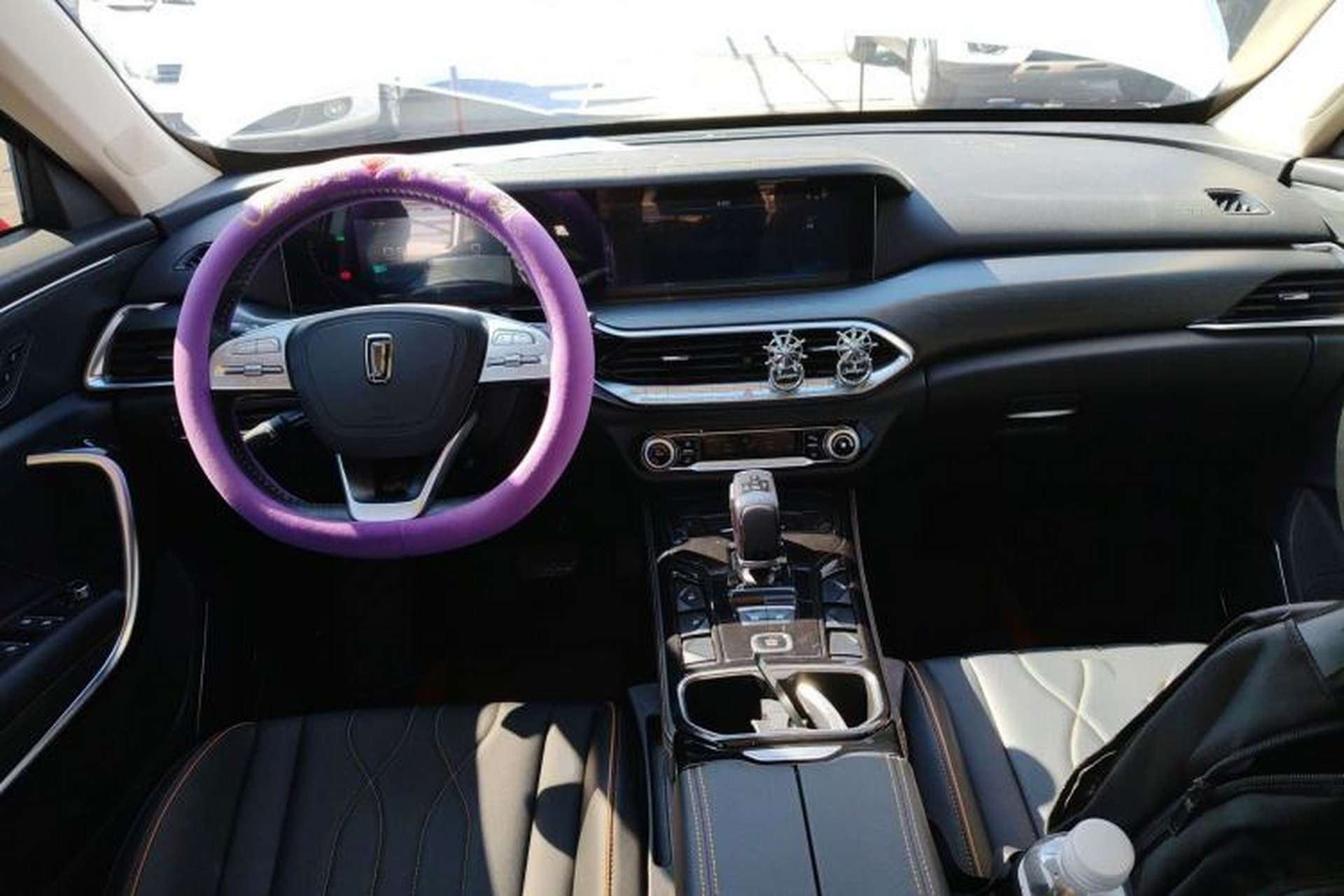 Used Bestune T77 2021 PRO 280 TID Automatic Luxury Model Center Console