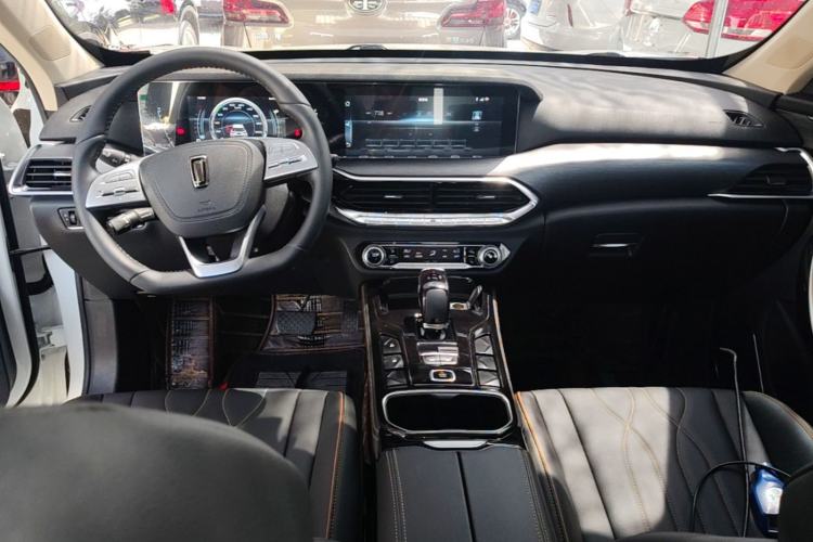 Used Bestune T77 2021 PRO 280 TID Automatic Luxury Model Center Console