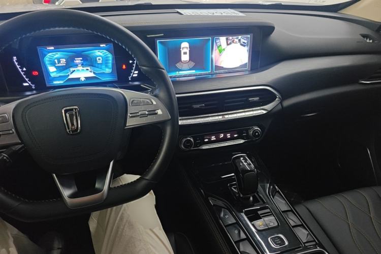 Used Bestune T77 2021 PRO 280 TID Automatic Luxury Model Center Console