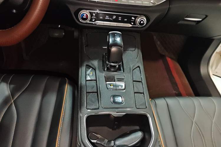 Used Bestune T77 2021 PRO 280 TID Automatic Luxury Model Gear Lever