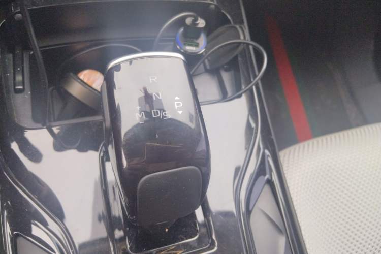 Used Bestune T77 2021 PRO 280 TID Automatic Luxury Model Gear Lever