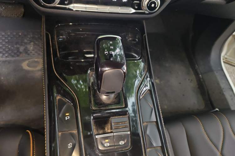 Used Bestune T77 2021 PRO 280 TID Automatic Luxury Model Gear Lever