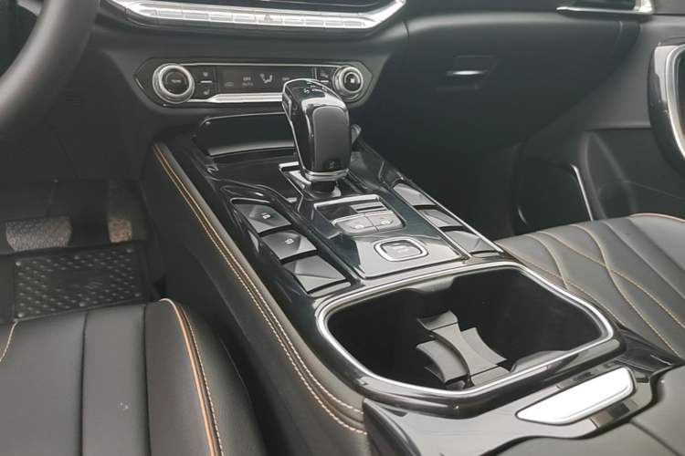 Used Bestune T77 2021 PRO 280 TID Automatic Luxury Model Gear Lever