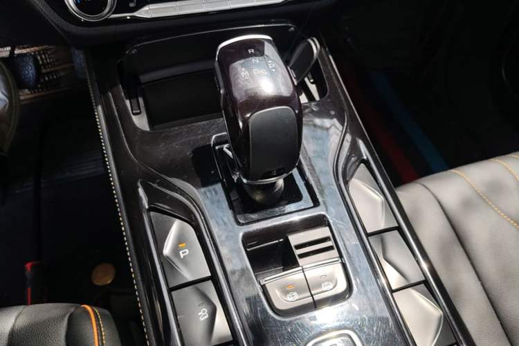 Used Bestune T77 2021 PRO 280 TID Automatic Luxury Model Gear Lever