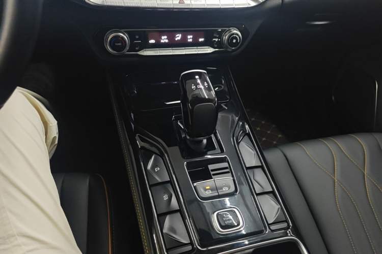 Used Bestune T77 2021 PRO 280 TID Automatic Luxury Model Gear Lever