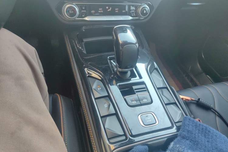 Used Bestune T77 2021 PRO 280 TID Automatic Luxury Model Gear Lever