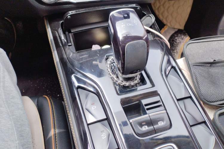 Used Bestune T77 2021 PRO 280 TID Automatic Luxury Model Gear Lever
