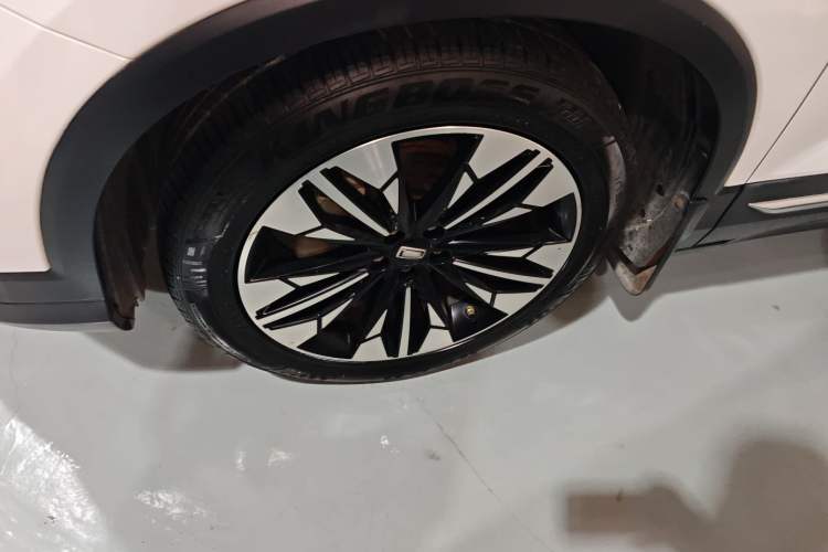 Used Bestune T77 2021 PRO 280 TID Automatic Luxury Model Left Front Wheel Hub