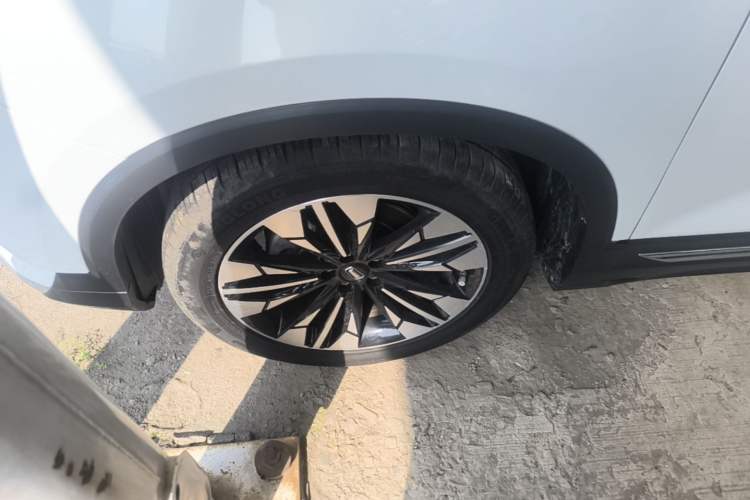 Used Bestune T77 2021 PRO 280 TID Automatic Luxury Model Left Front Wheel Hub