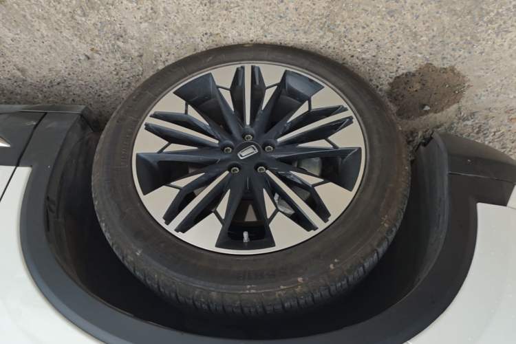 Used Bestune T77 2021 PRO 280 TID Custom Edition Left Front Wheel Hub
