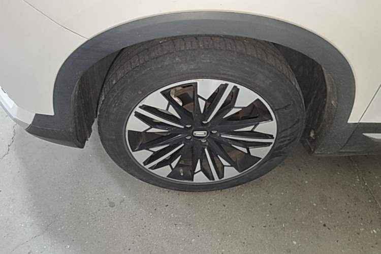 Used Bestune T77 2021 PRO 280 TID Automatic Luxury Model Left Front Wheel Hub