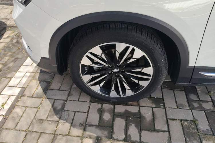 Used Bestune T77 2021 PRO 280 TID Automatic Luxury Model Left Front Wheel Hub