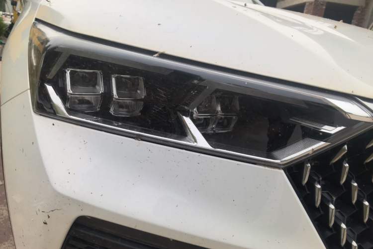 Used Bestune T77 2021 PRO 280 TID Automatic Elite Model Right Front Headlight