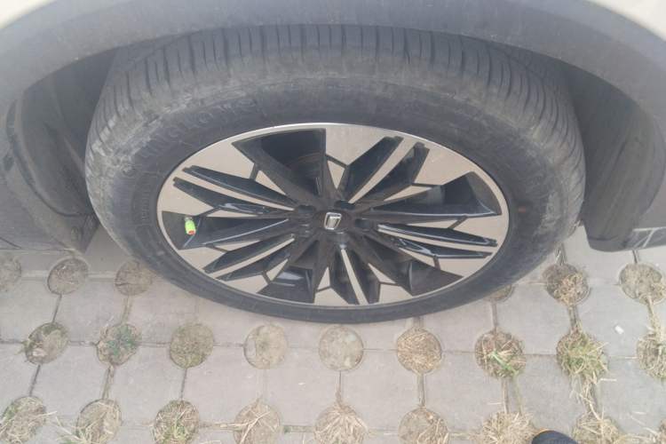 Used Bestune T77 2021 PRO 280 TID Automatic Luxury Model Right Front Wheel Hub