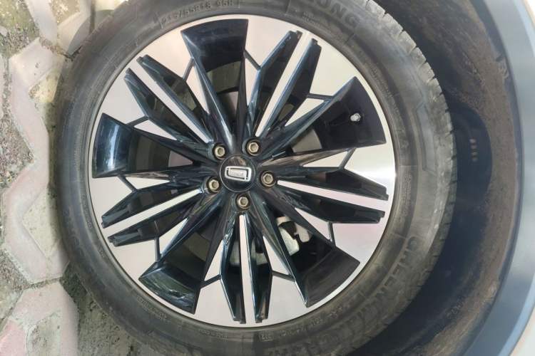 Used Bestune T77 2021 PRO 280 TID Automatic Luxury Model Right Front Wheel Hub