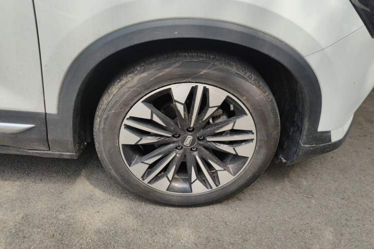 Used Bestune T77 2021 PRO 280 TID Automatic Luxury Model Right Front Wheel Hub