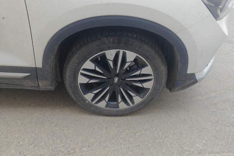 Used Bestune T77 2021 PRO 280 TID Automatic Luxury Model Right Front Wheel Hub