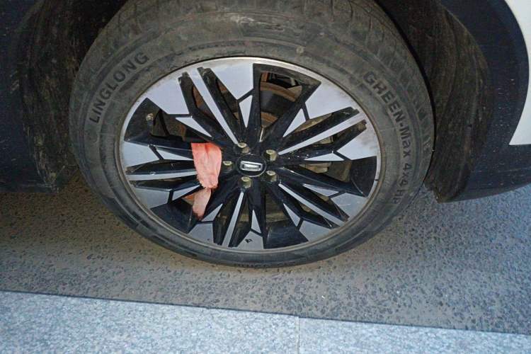 Used Bestune T77 2021 PRO 280 TID Automatic Luxury Model Right Front Wheel Hub
