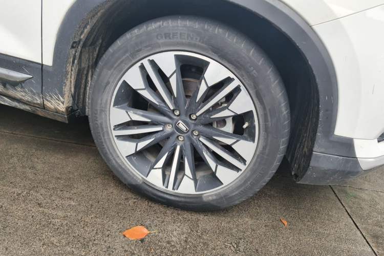 Used Bestune T77 2021 PRO 280 TID Automatic Luxury Model Right Front Wheel Hub