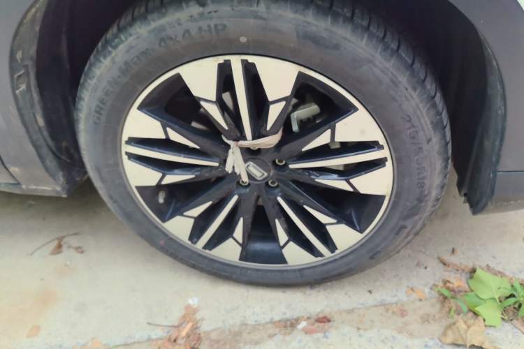 Used Bestune T77 2021 PRO 280 TID Automatic Luxury Model Right Front Wheel Hub
