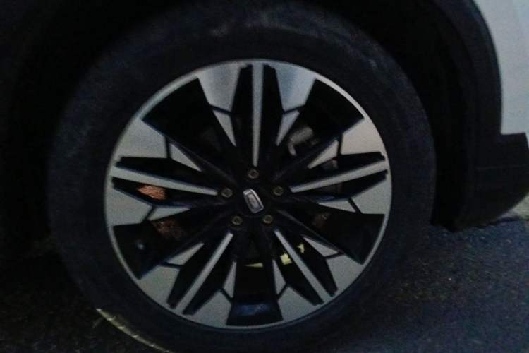 Used Bestune T77 2021 PRO 280 TID Automatic Luxury Model Right Front Wheel Hub