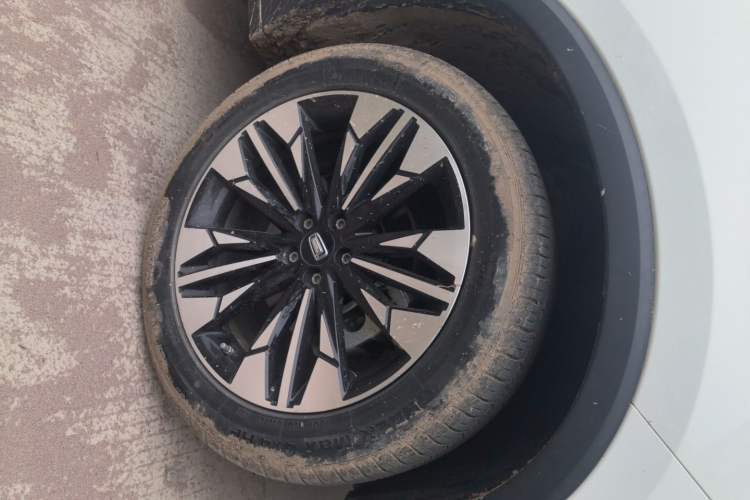 Used Bestune T77 2021 PRO 280 TID Automatic Elite Model Right Front Wheel Hub