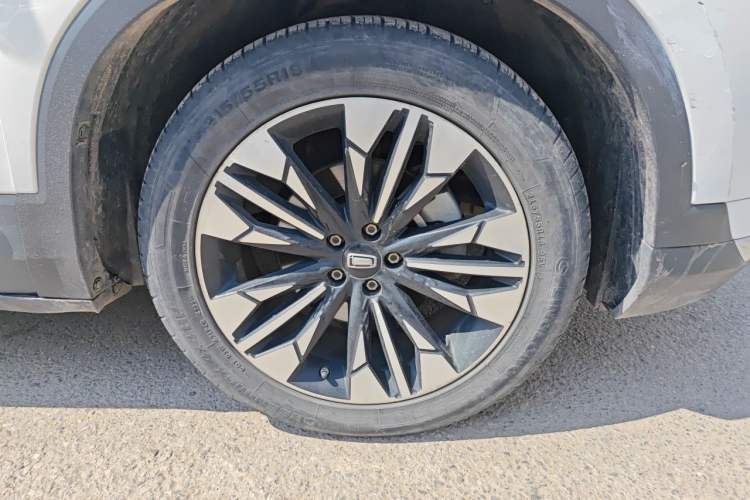 Used Bestune T77 2021 PRO 280 TID Automatic Elite Model Right Front Wheel Hub