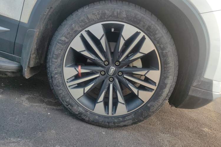 Used Bestune T77 2021 PRO 280 TID Automatic Luxury Model Right Front Wheel Hub