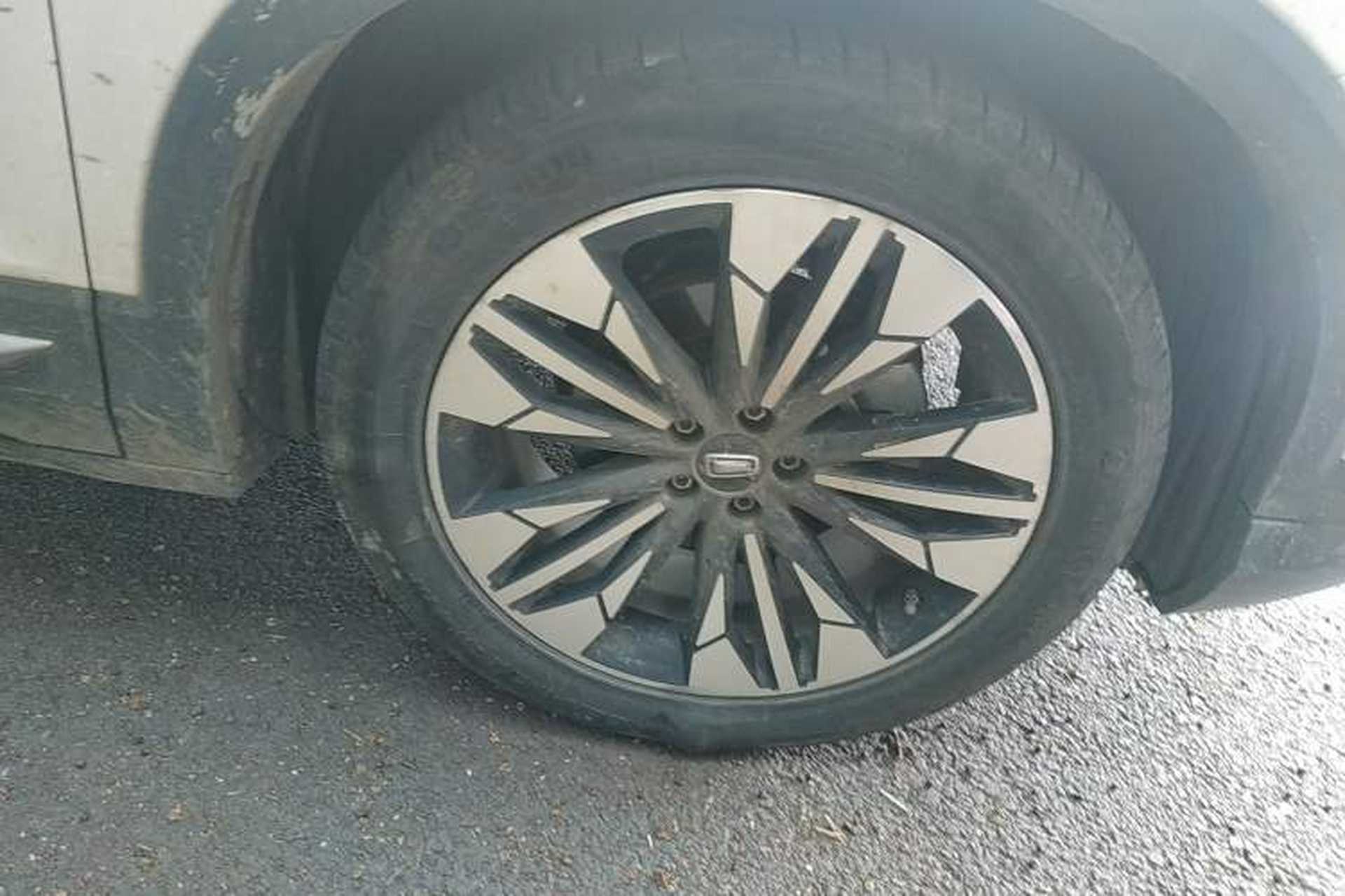 Used Bestune T77 2021 PRO 280 TID Automatic Luxury Model Right Front Wheel Hub
