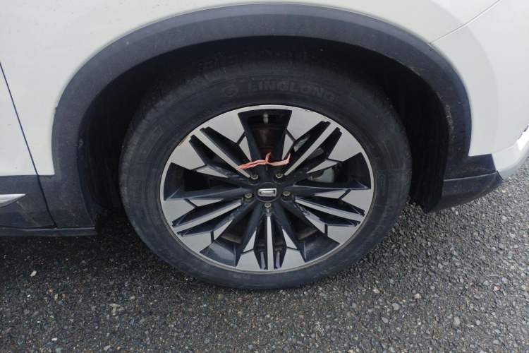 Used Bestune T77 2021 PRO 280 TID Automatic Luxury Model Right Front Wheel Hub