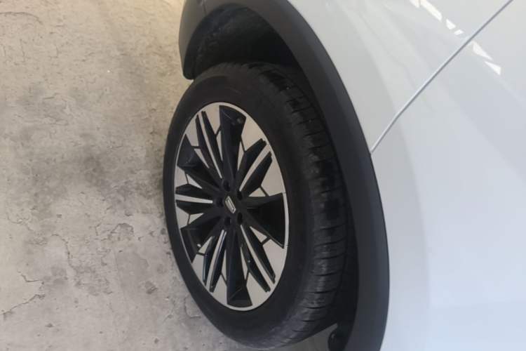 Used Bestune T77 2021 PRO 280 TID Automatic Luxury Model Right Rear Wheel Hub