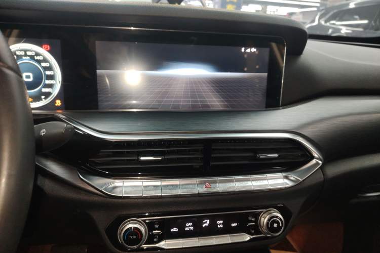 Used Bestune T77 2021 PRO 280 TID Automatic Prestige Model Audio And AC Panel