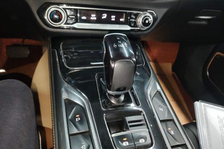 Used Bestune T77 2021 PRO 280 TID Automatic Prestige Model Gear Lever