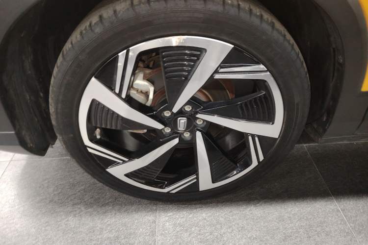 Used Bestune T77 2021 PRO 280 TID Automatic Prestige Model Left Front Wheel Hub