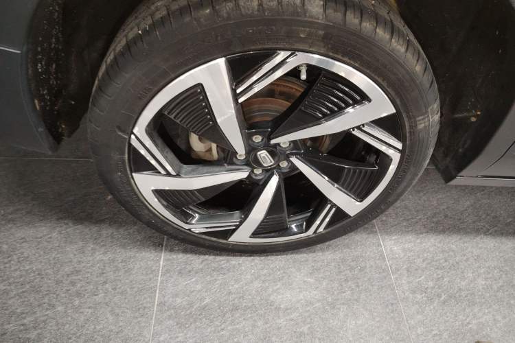 Used Bestune T77 2021 PRO 280 TID Automatic Prestige Model Right Rear Wheel Hub