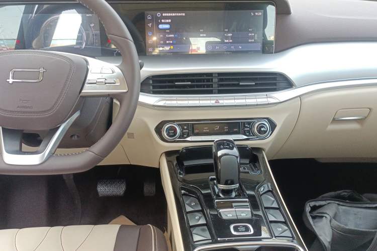 Used Bestune T77 2023 1.5T Automatic Luxury Model Audio And AC Panel
