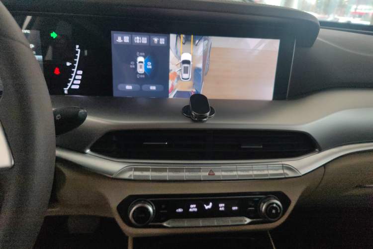 Used Bestune T77 2023 1.5T Automatic Luxury Model Audio And AC Panel