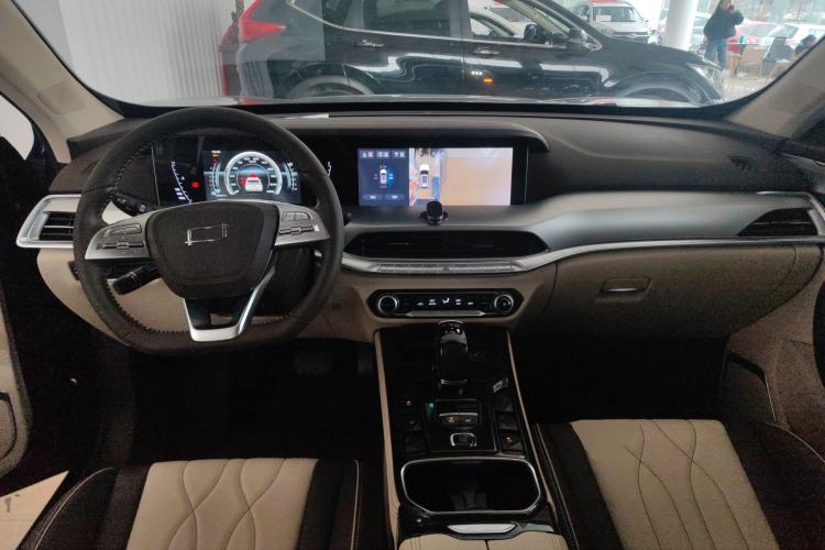 Used Bestune T77 2023 1.5T Automatic Luxury Model Center Console
