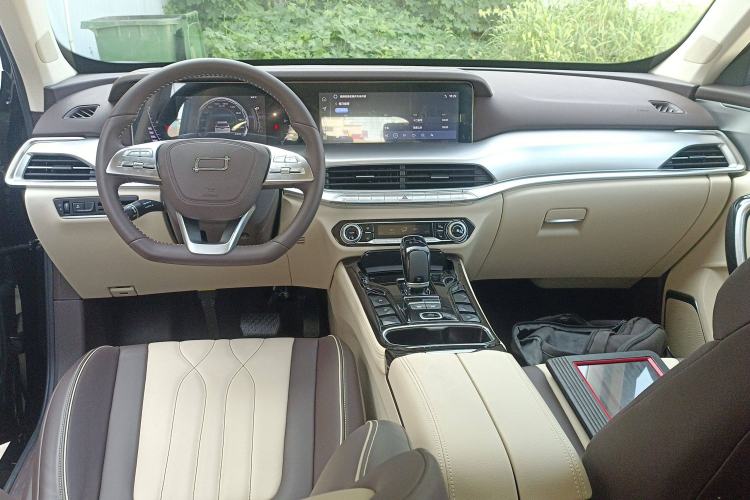 Used Bestune T77 2023 1.5T Automatic Luxury Model Interior 2